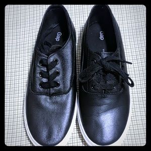 New black GAP sneakers